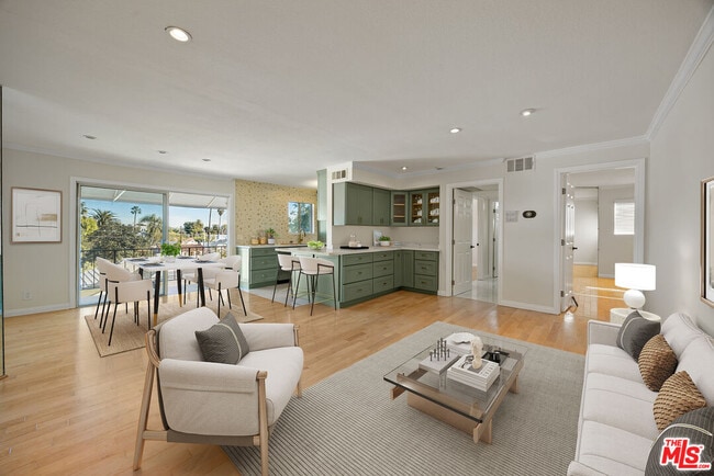 property at 532 N Rossmore Ave