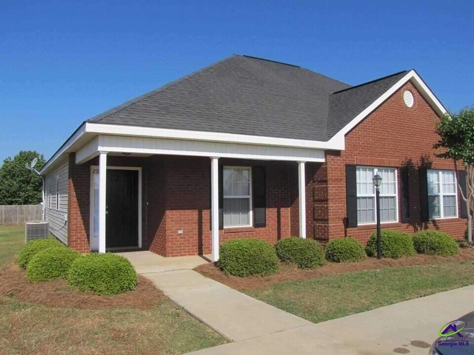 219 West Wrasling Way in Warner Robins, GA - Building Photo