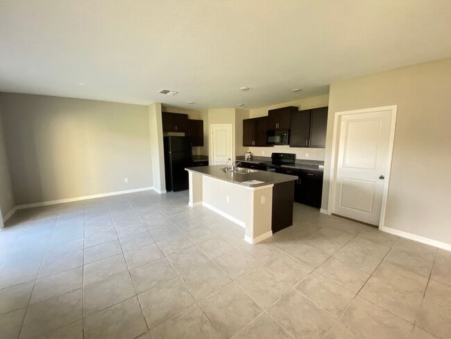 4404 Eternal Prince Dr in Sun City Center, FL - Building Photo - Building Photo