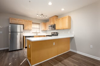 Cedar Trace in Greensboro, NC - Foto de edificio - Interior Photo