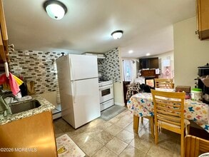 196 Milton Ave in Cliffwood, NJ - Building Photo - Building Photo