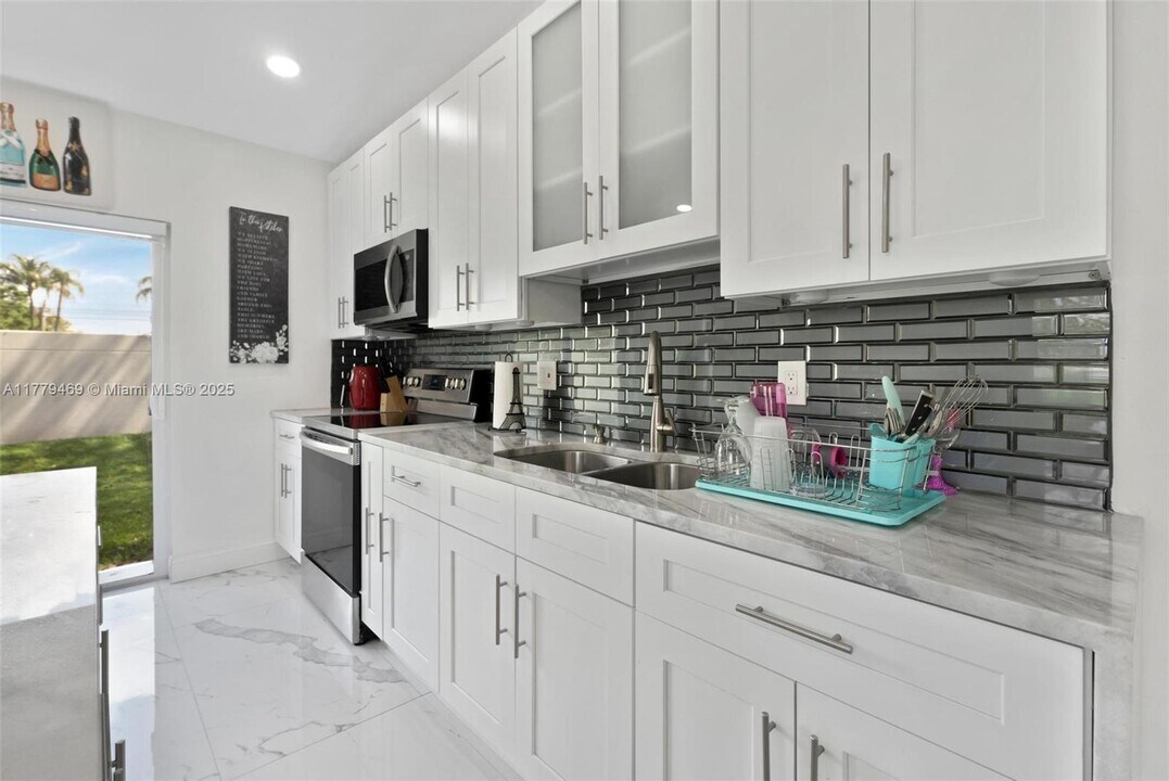 1751 SW 112th Ter in Miramar, FL - Building Photo