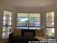 425 Crestwind Dr in San Antonio, TX - Building Photo - Building Photo