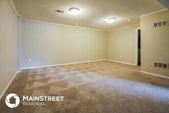 12212 E 58th Terrace in Kansas City, MO - Building Photo - Building Photo