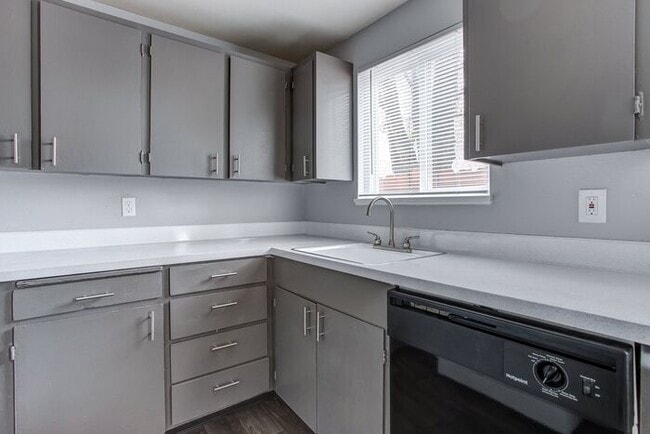 1022 NE 181st Ave in Portland, OR - Building Photo - Building Photo