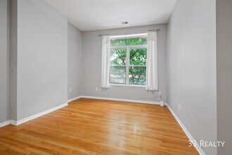 1282 N Milwaukee Ave-Unit -2 in Chicago, IL - Foto de edificio - Building Photo