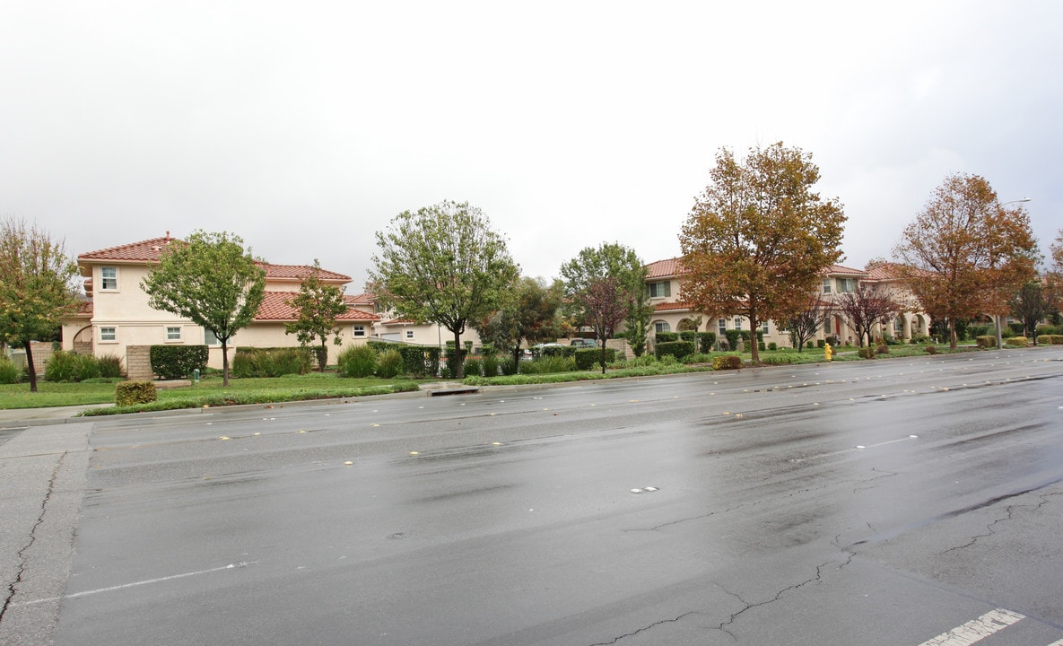 Plaza del Sol in Simi Valley, CA - Foto de edificio