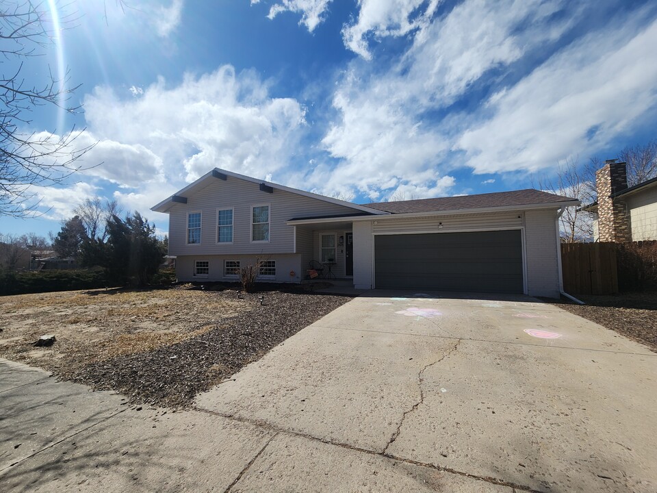 2476 Payne Cir E in Colorado Springs, CO - Building Photo