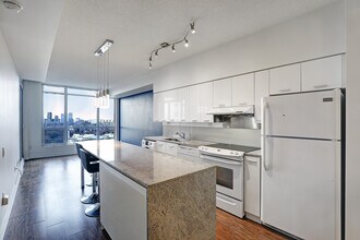 29 Singer Ct in Toronto, ON - Building Photo - Building Photo