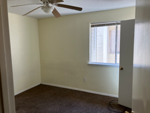 2317 Giuffrias Ave-Unit -C in Metairie, LA - Foto de edificio - Building Photo
