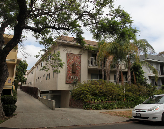 11929 Kiowa Ave in Los Angeles, CA - Building Photo - Building Photo