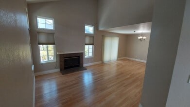 13582 Sweetshade Way in Tustin, CA - Foto de edificio - Building Photo