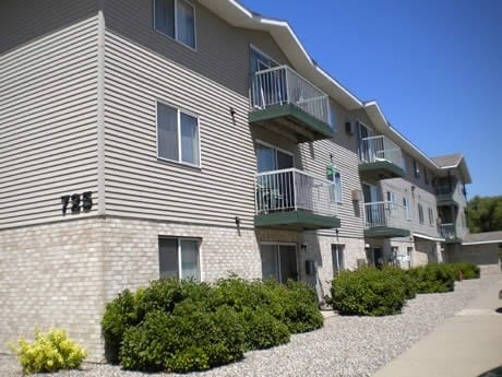 Ridgedale Square Apartments in Hutchinson, MN - Building Photo