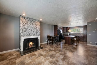 2215 W Bonniebrook Dr, Unit 2215 in Taylorsville, UT - Foto de edificio - Building Photo