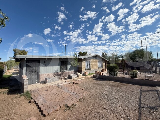 property at 872 W Glenn St