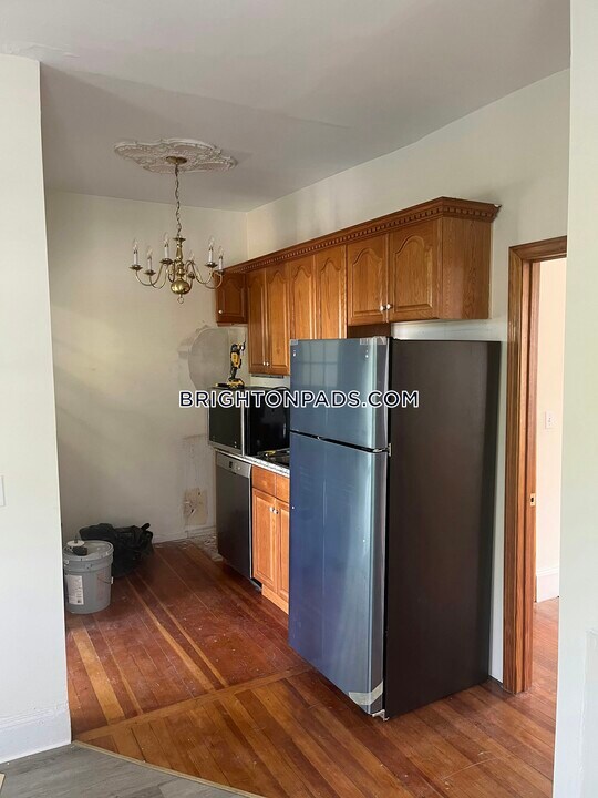 13 Bigelow St, Unit 3 in Boston, MA - Building Photo