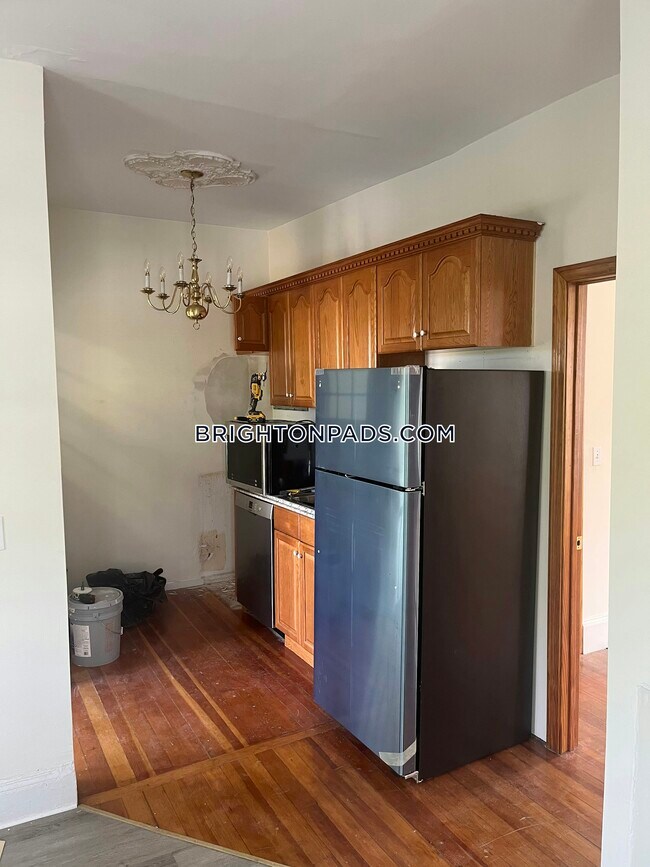 13 Bigelow St, Unit 3