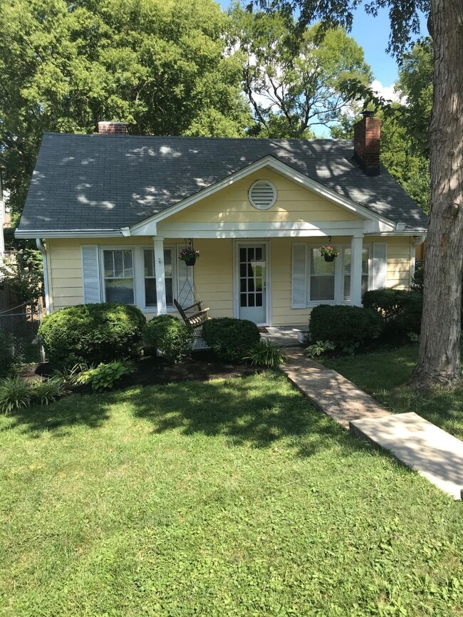 306 53rd Ave N in Nashville, TN - Foto de edificio - Building Photo