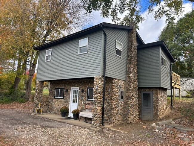 2539 OH-60 in Loudonville, OH - Building Photo - Building Photo