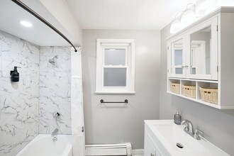 36 E 47th St, Unit apt 1 in Bayonne, NJ - Building Photo - Building Photo