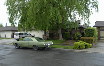 6461 N Remington Ave in Fresno, CA - Building Photo - Building Photo