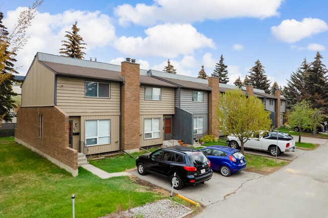 9908 Bonaventure Dr SE in Calgary, AB - Building Photo - Building Photo