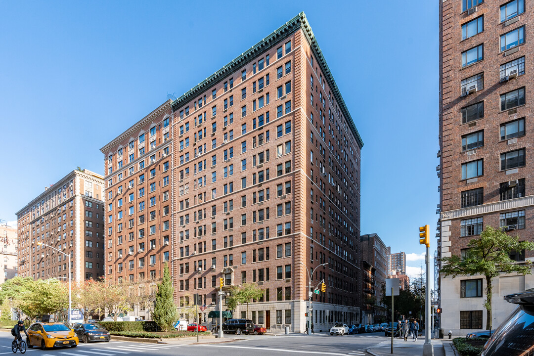 1105 Park Avenue in New York, NY - Building Photo