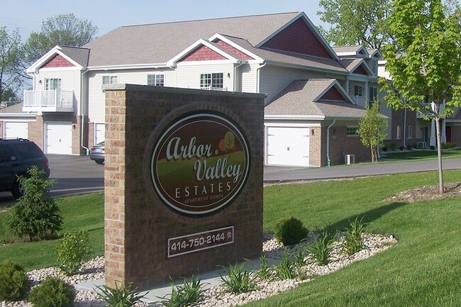 ARBOR VALLEY in Hartland, WI - Building Photo - Building Photo