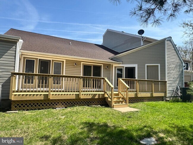 8013 Bridgepointe Dr in Chester, MD - Building Photo - Building Photo