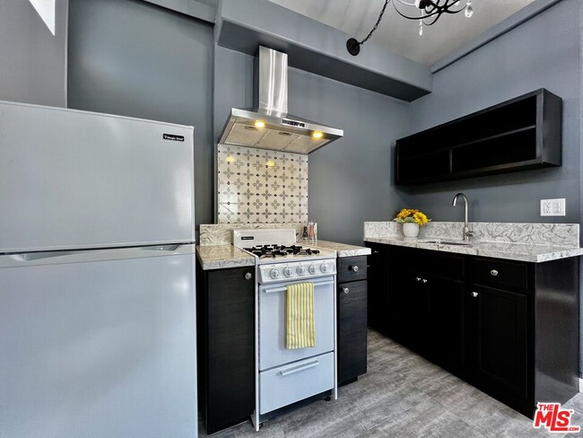 3151 W 132nd St-Unit -B in Hawthorne, CA - Building Photo - Building Photo