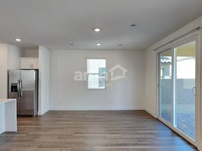 5864 Vaes Dothrak St in Las Vegas, NV - Building Photo - Building Photo