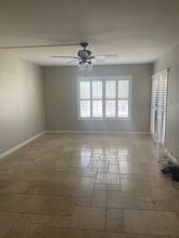 13602 S Village Dr in Tampa, FL - Building Photo - Building Photo