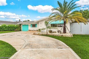 1589 Osprey Ave in Naples, FL - Building Photo