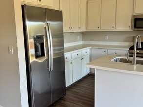 492 Silver Hill Dr in Pearl, MS - Foto de edificio - Building Photo