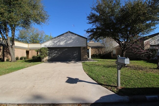 16026 Bear Hill Dr