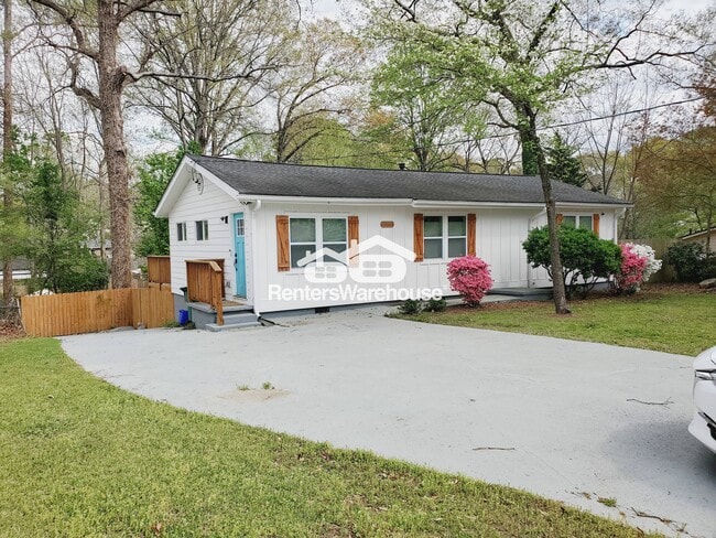 property at 2815 Old Concord Rd SE