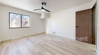 207 E Arbor Ave in Bismarck, ND - Foto de edificio - Building Photo