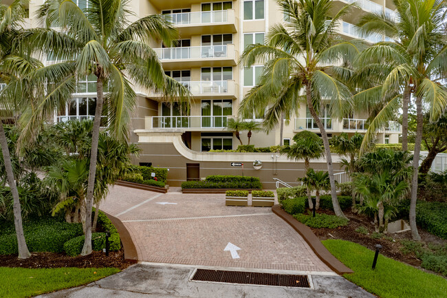 Ocean Grande in Hillsboro Beach, FL - Building Photo - Building Photo