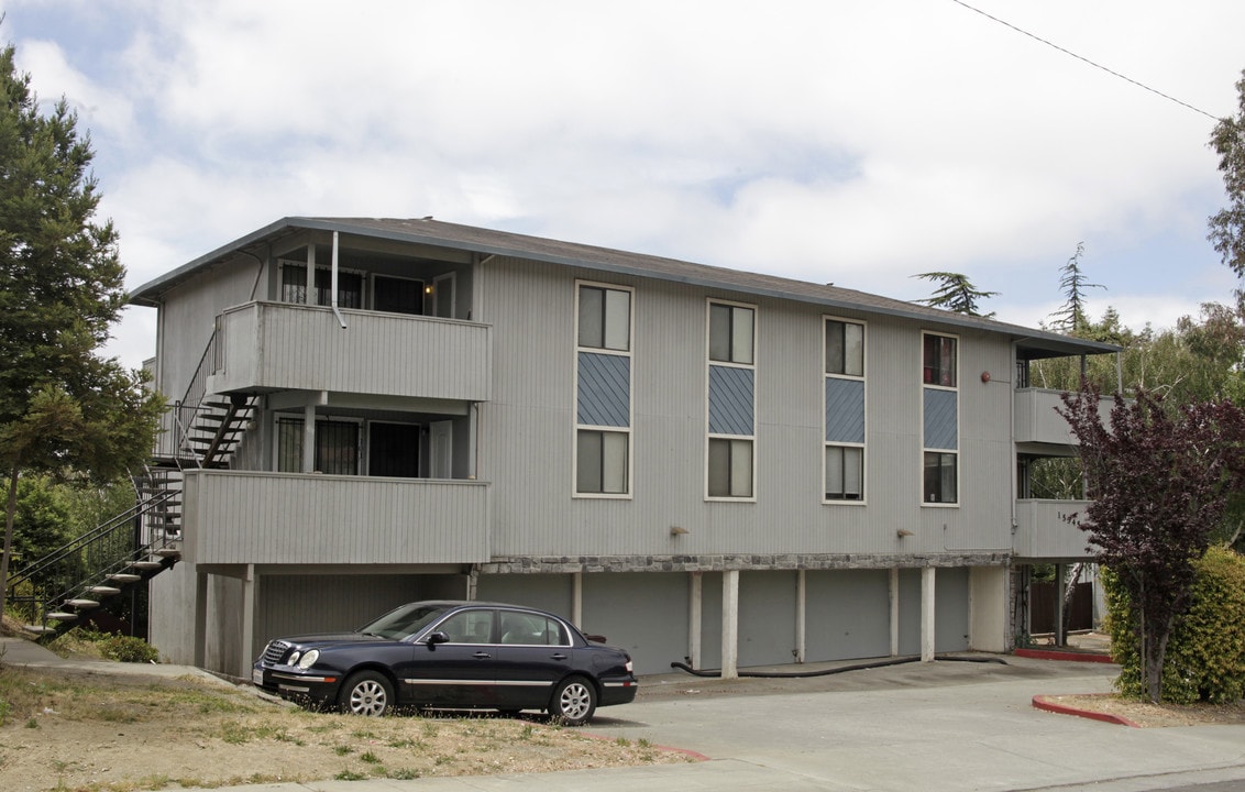 15545 Liberty St in San Leandro, CA - Foto de edificio