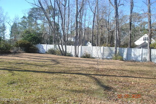 305 Seminole Trail in Jacksonville, NC - Building Photo - Building Photo