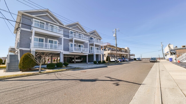210 N Madison Ave in Margate City, NJ - Foto de edificio - Building Photo