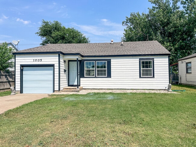 property at 1005 N Pine St
