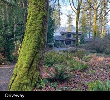 270 Olympic Dr SE in Bainbridge Island, WA - Building Photo