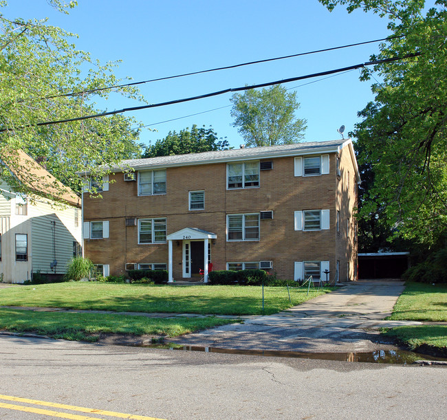 240 Monroe St in Warren, OH - Building Photo - Building Photo