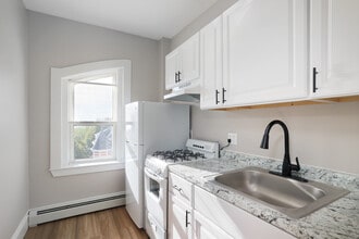175 Ocean St in Lynn, MA - Building Photo - Interior Photo