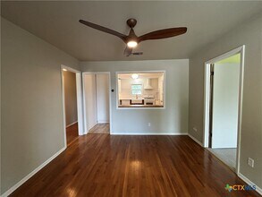 737 N Central Ave in New Braunfels, TX - Building Photo - Building Photo