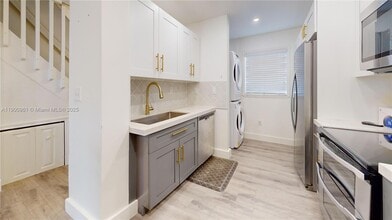 7965 NW 8th St, Unit 6 in Miami, FL - Building Photo - Building Photo