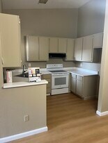 7 Lancaster Cir, Unit 235 in Bay Point, CA - Building Photo