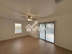 8307 Maple Ridge Dr in San Antonio, TX - Building Photo - Building Photo