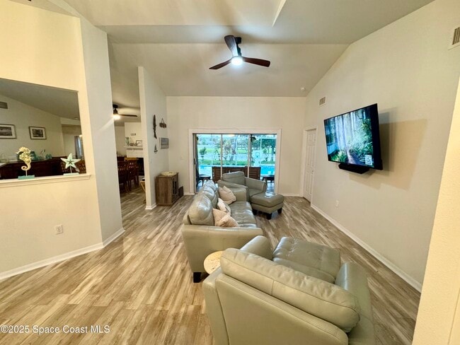 1245 Ambra Dr in Melbourne, FL - Foto de edificio - Building Photo